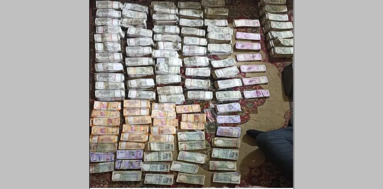  Odisha Vigilance nabs two crorepati officials in DA case