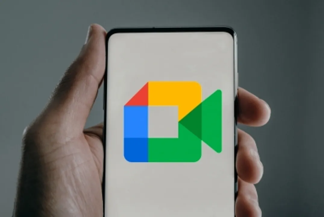  Google Meet's new feature lets admins provide custom background pics
