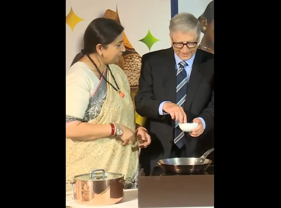  [Watch] Bill Gates gives 'tadka' to 'khichdi' with Smriti Irani's help