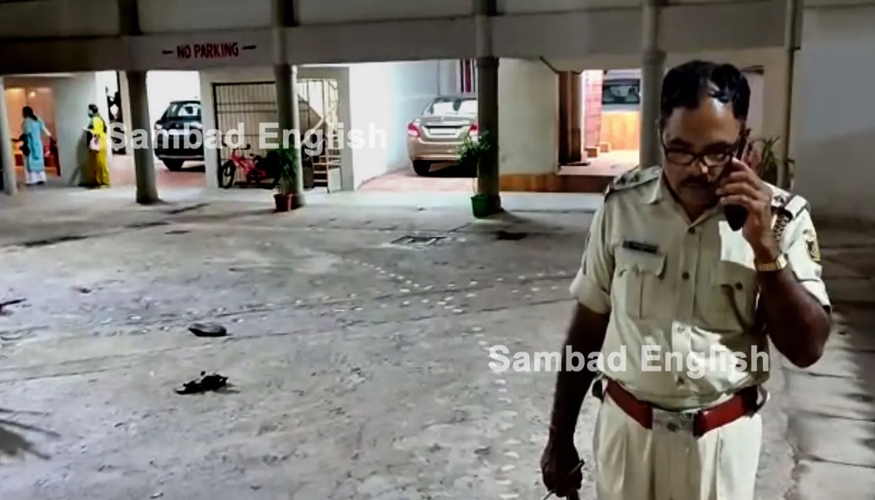  Youth dies after falling from 8th floor of Chandrama Apartment, suicide suspected