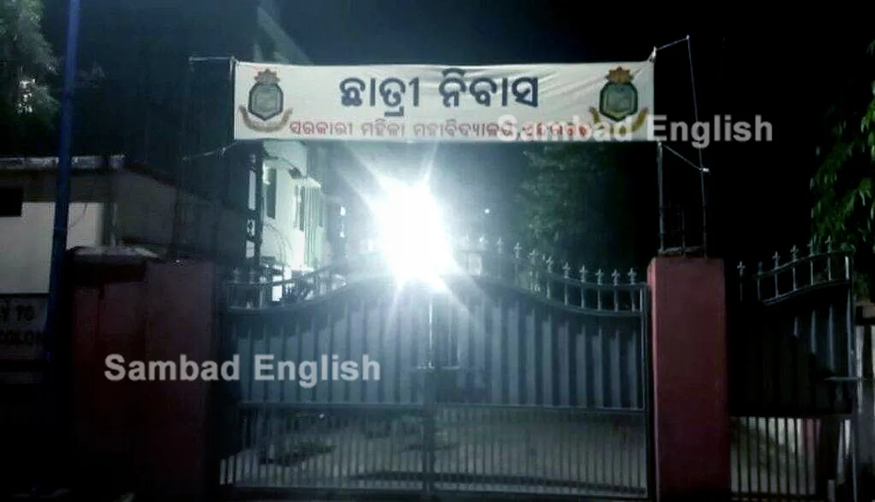  Plus II college girl sets self on fire in her bid to commit suicide, admitted to hospital
