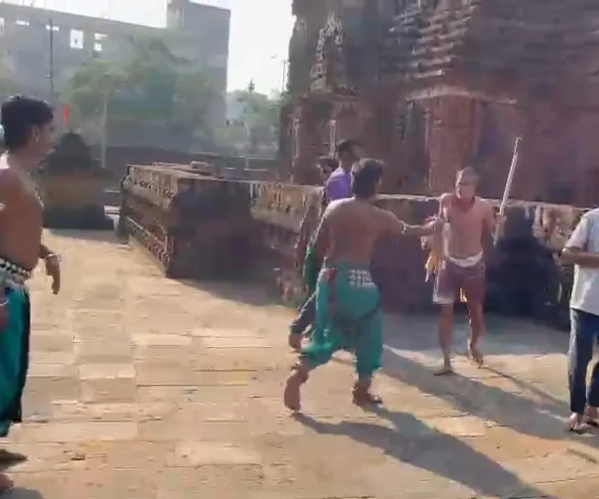  Odisha: Sevayat of Mukteshwar Temple arrested for assaulting Odissi dancers, video viral