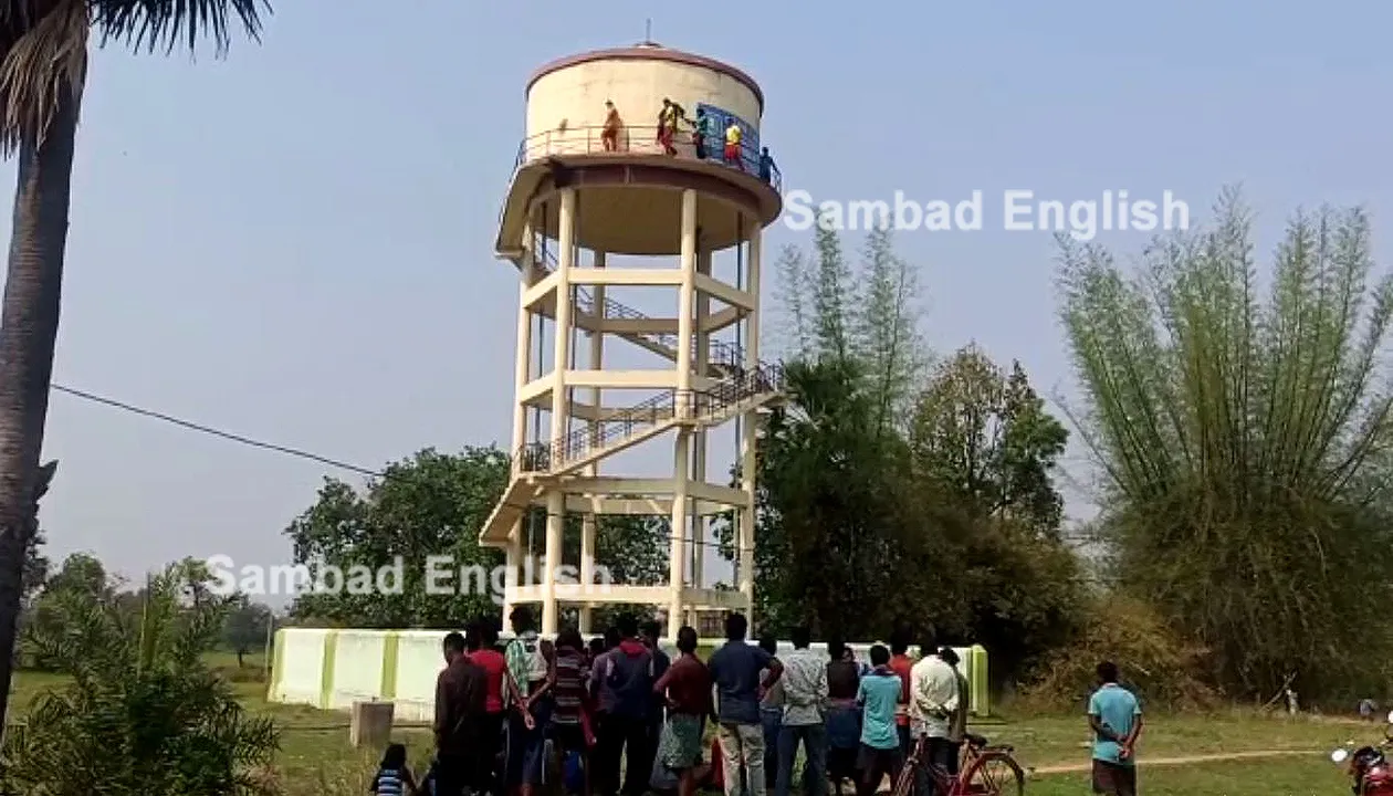  Youth follows Sholay-style, climbs atop high rise water tank to convince girl for marriage