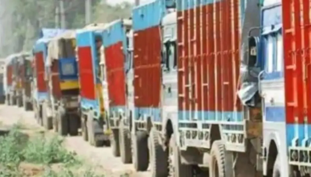  Heavy vehicles banned on Noida expressway from 7 am to 10 pm