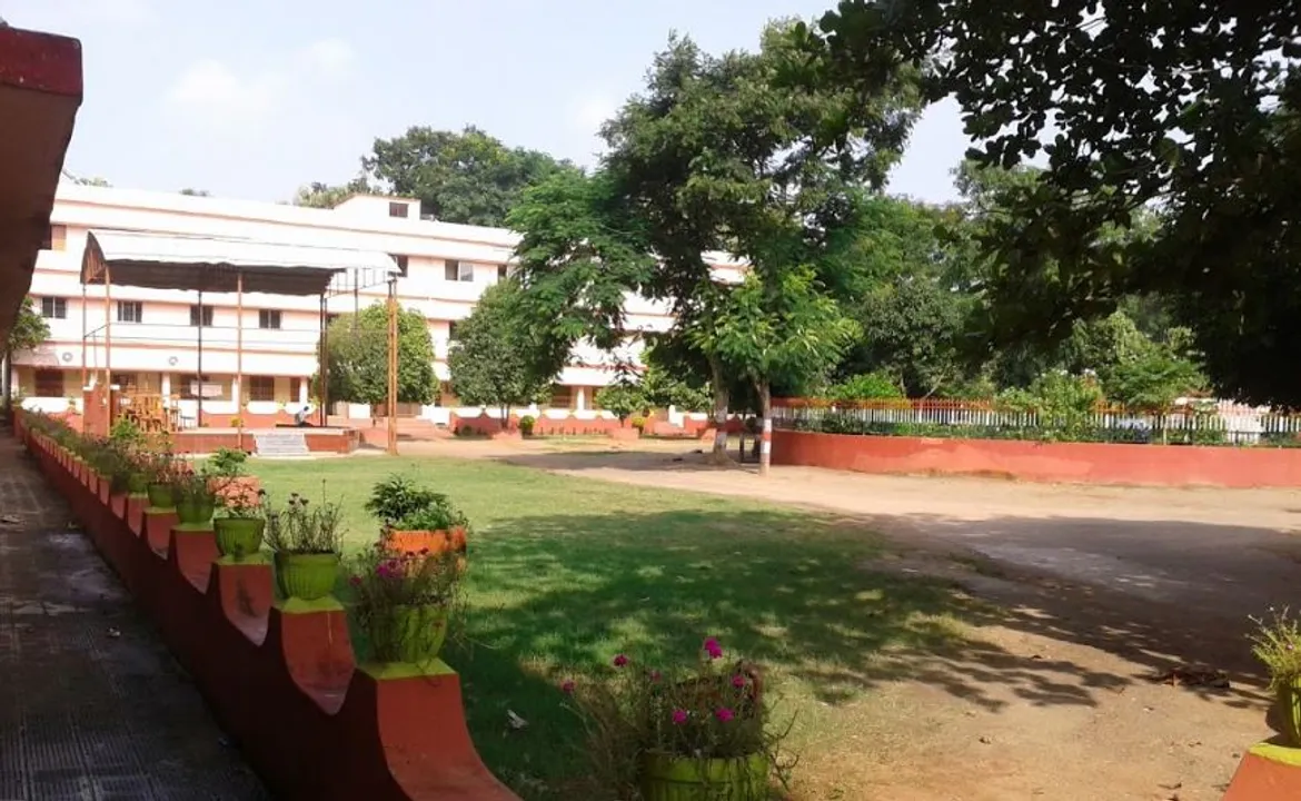  Outsiders attack students at Maharishi College in Bhubaneswar