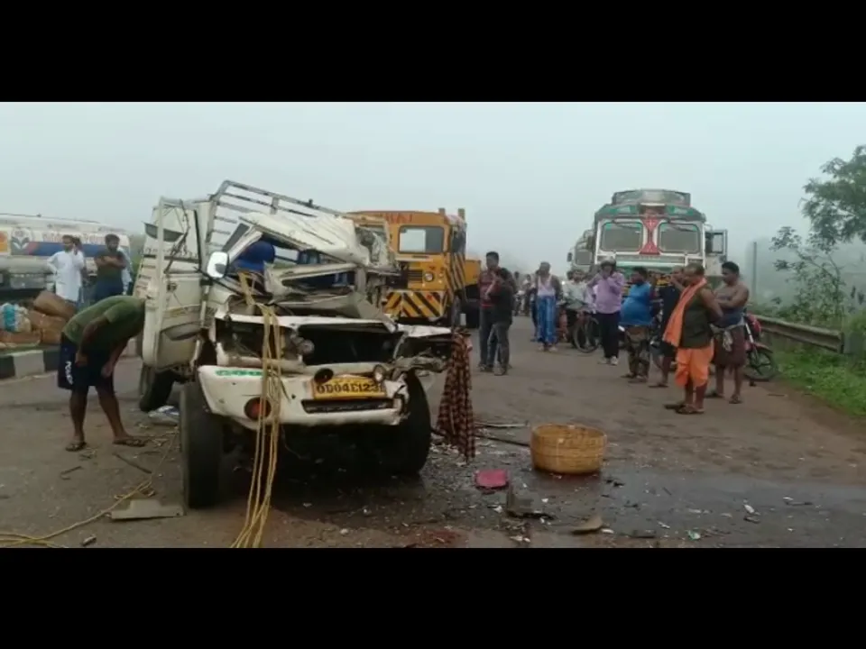  3 dead, 6 injured after pickup van rams into truck in Odisha's Jajpur