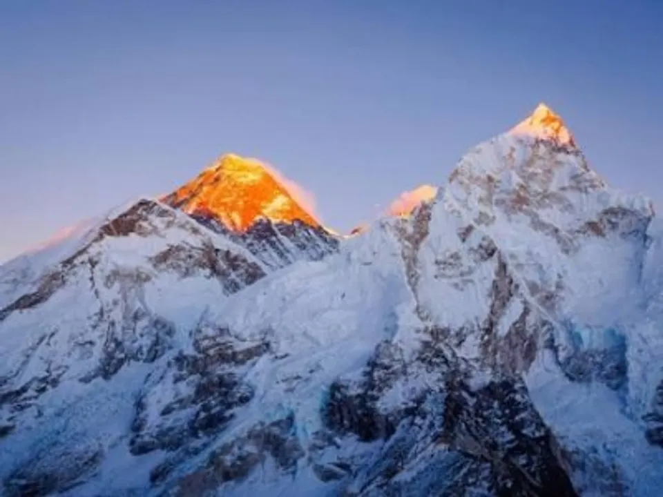  Nepal Army team atop Mt. Everest to collect waste