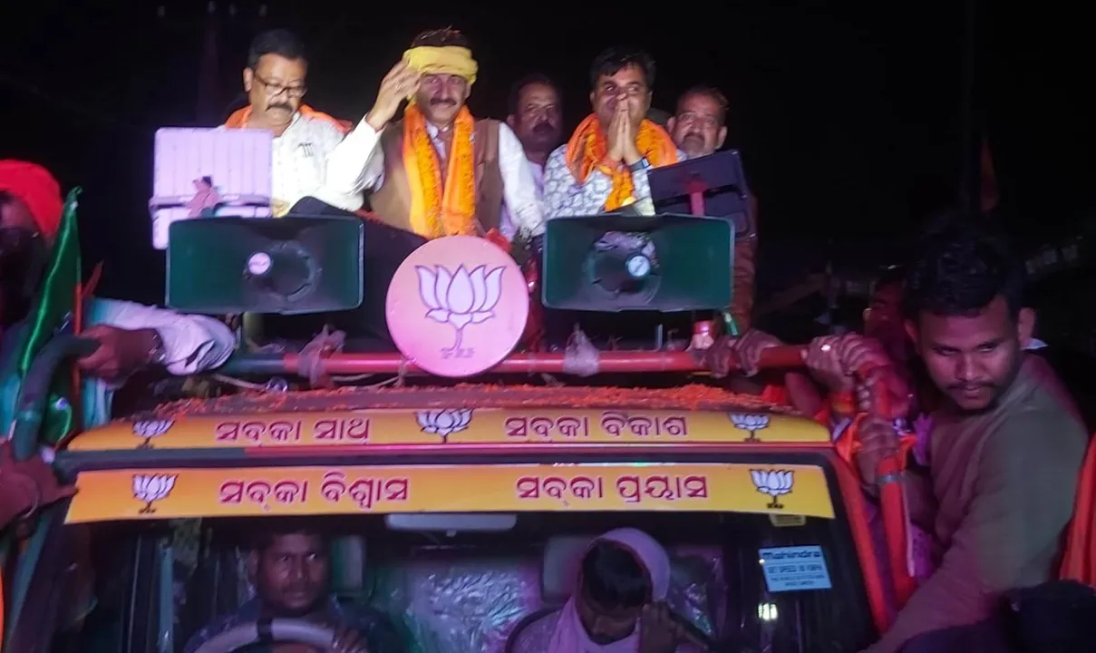  Odisha: Bhojpuri actor & MP Manoj Tiwari seeks votes for BJP in Jharsuguda bypoll