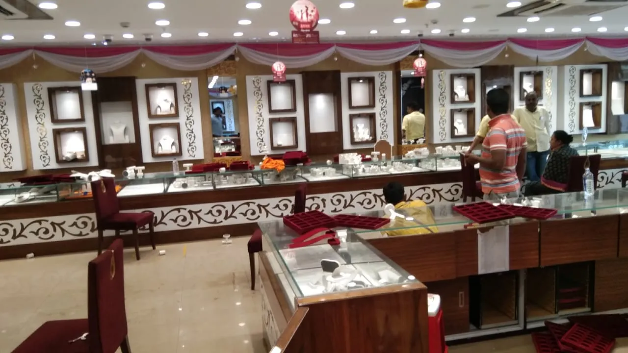  Gold, diamonds worth crores looted from popular jewellery showroom in Odisha's Jajpur