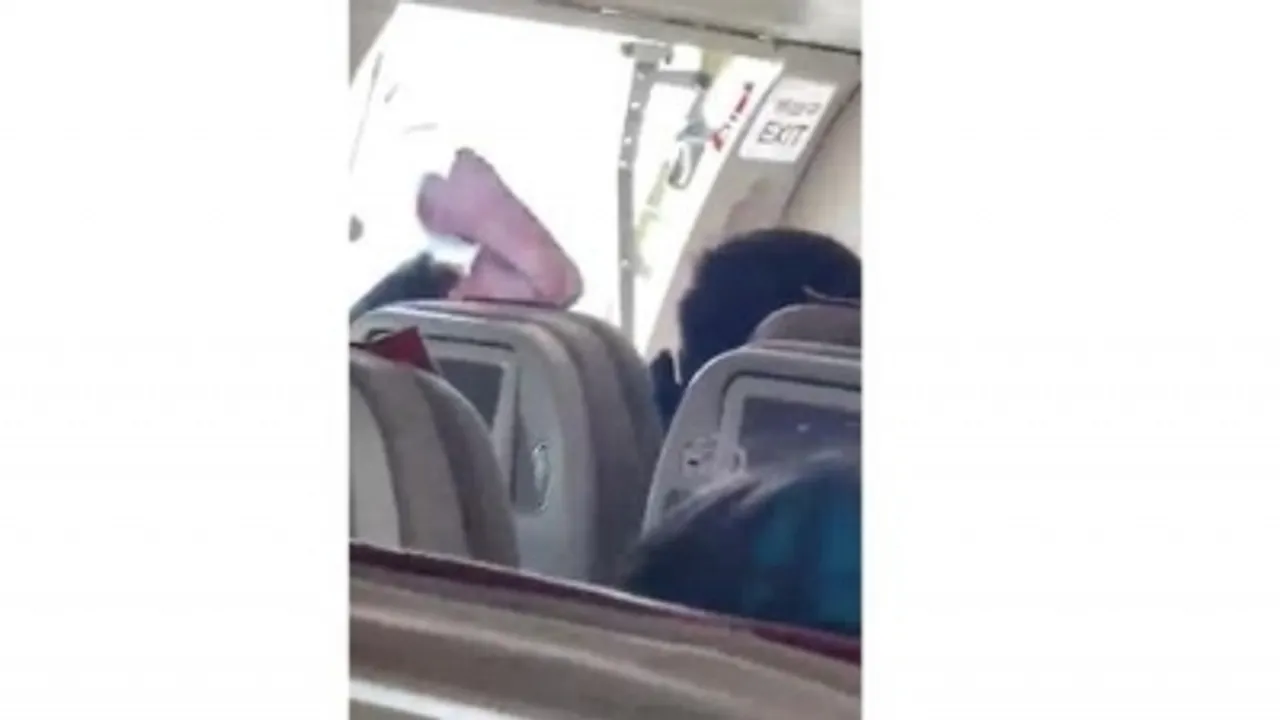  Man aboard S.Korean flight detained for opening plane door
