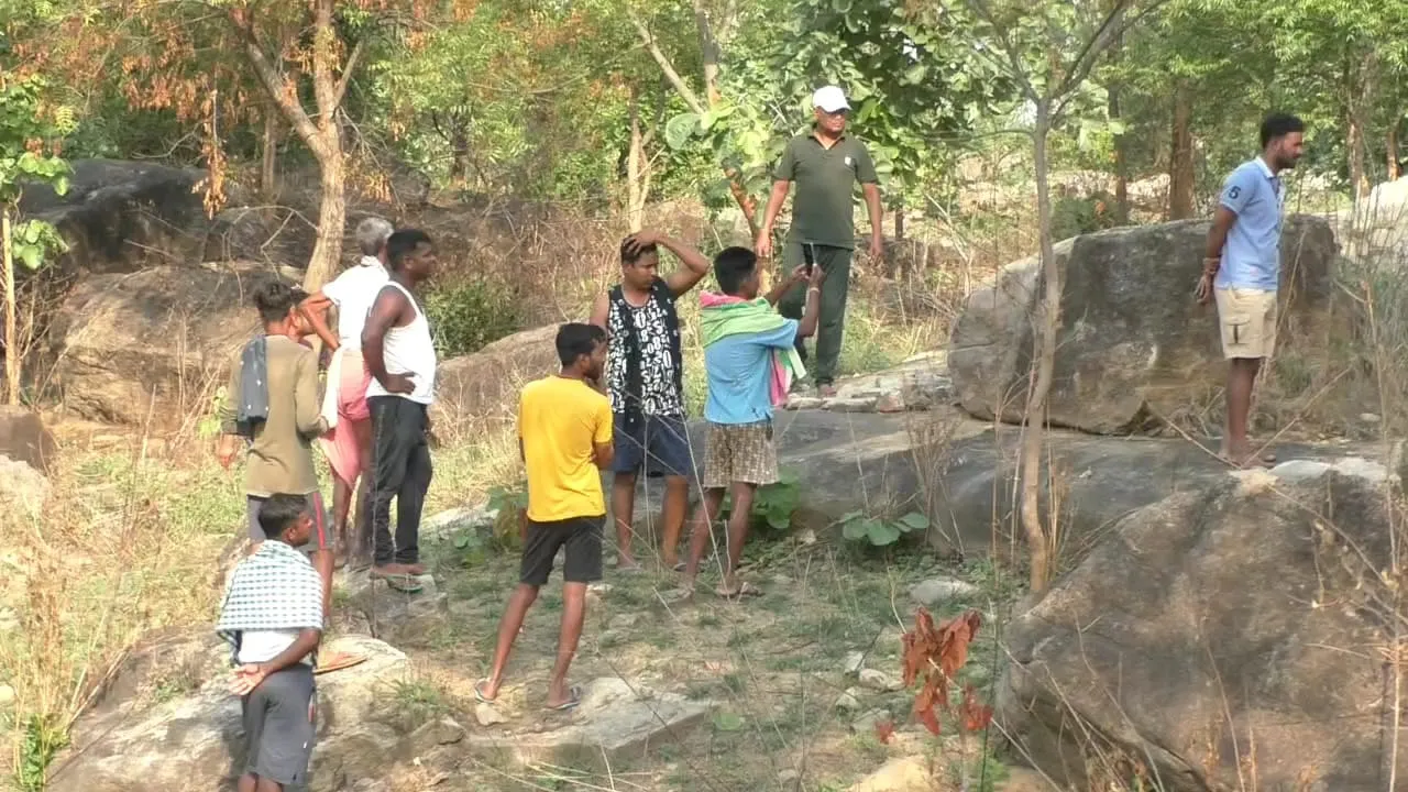  Man hangs self after ailing wife's death in Odisha's Balangir
