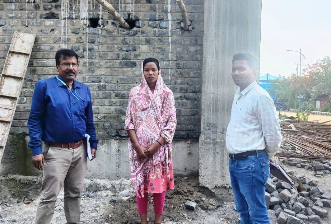  Odisha Govt to bear educational expenses of topper girl Karma Muduli, who worked as labourer