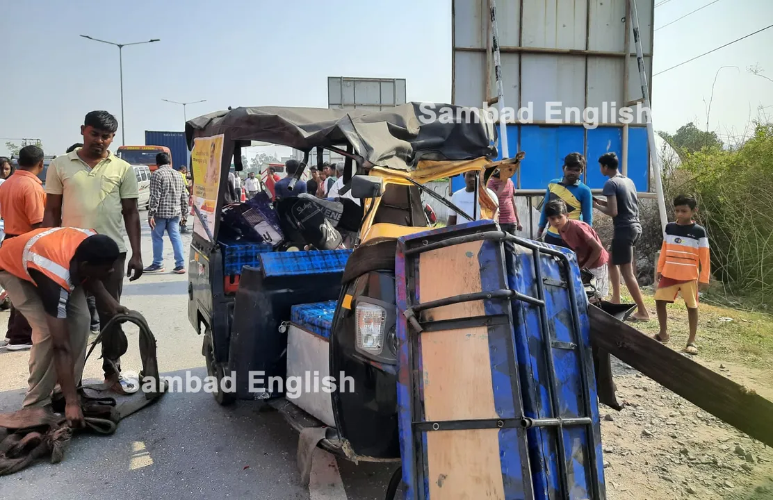  3 dead, 5 more critically injured as speeding auto-rickshaw rams into stationary truck