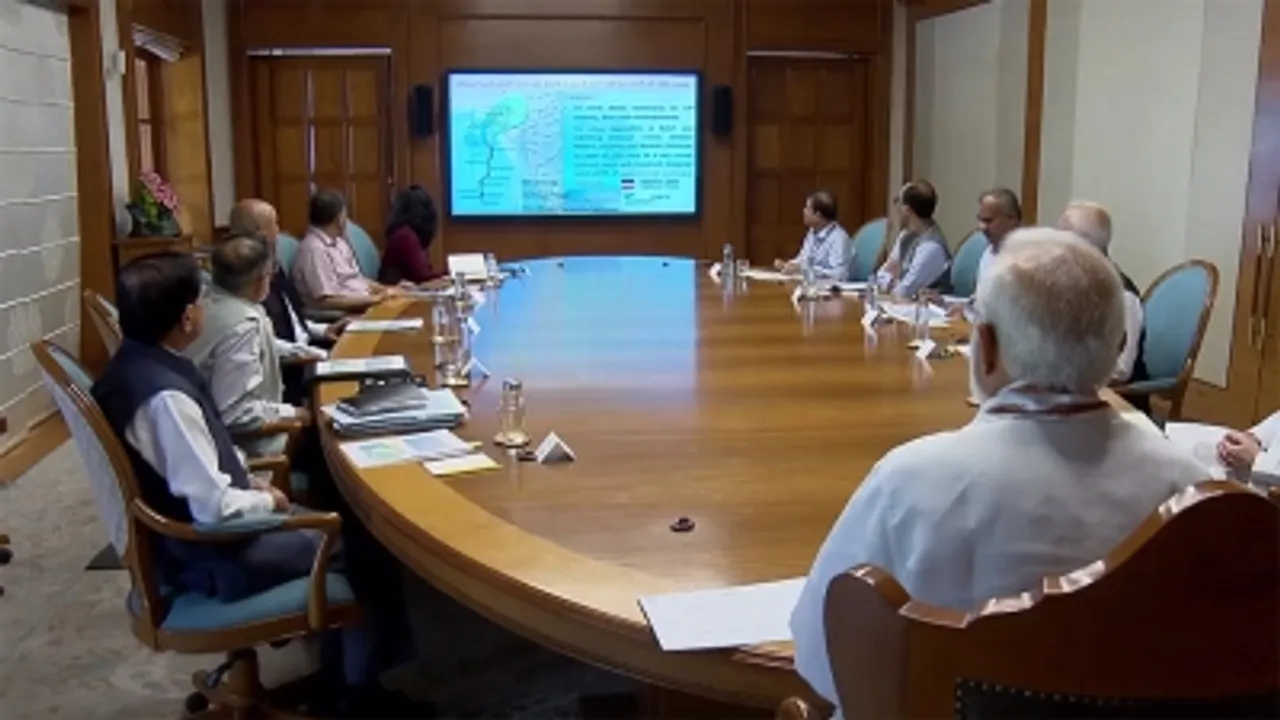  Cyclone Biparjoy likely to make landfall in Guj on Thursday, PM reviews preparedness