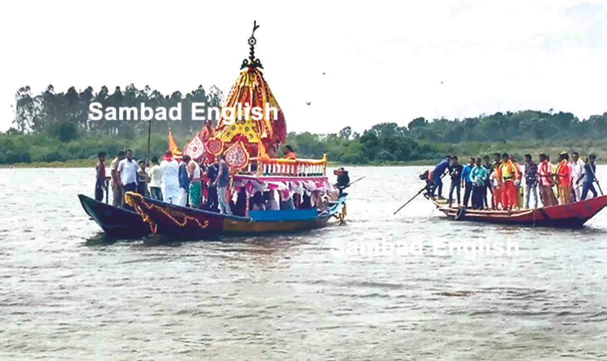  Annual sojourn: Know why the Holy Trinity in Kankana Sikhari travel on chariot-boat