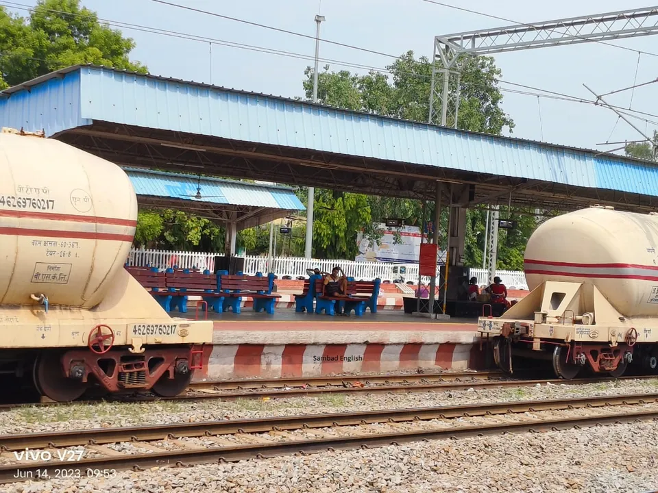  Wagons of goods train get detached at Kesinga station in Odisha