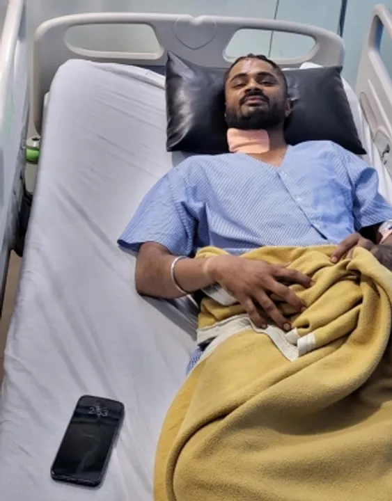  Mumbai man with knife in neck rides bike to hospital