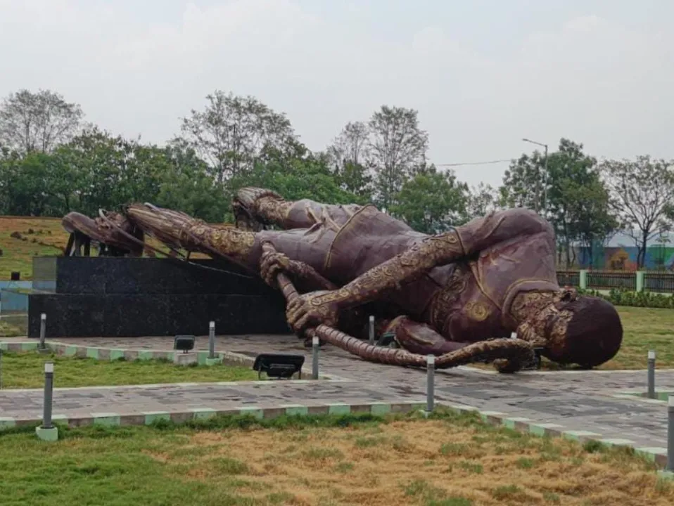  40-ft tall statue dedicated to hockey players collapses in Rourkela