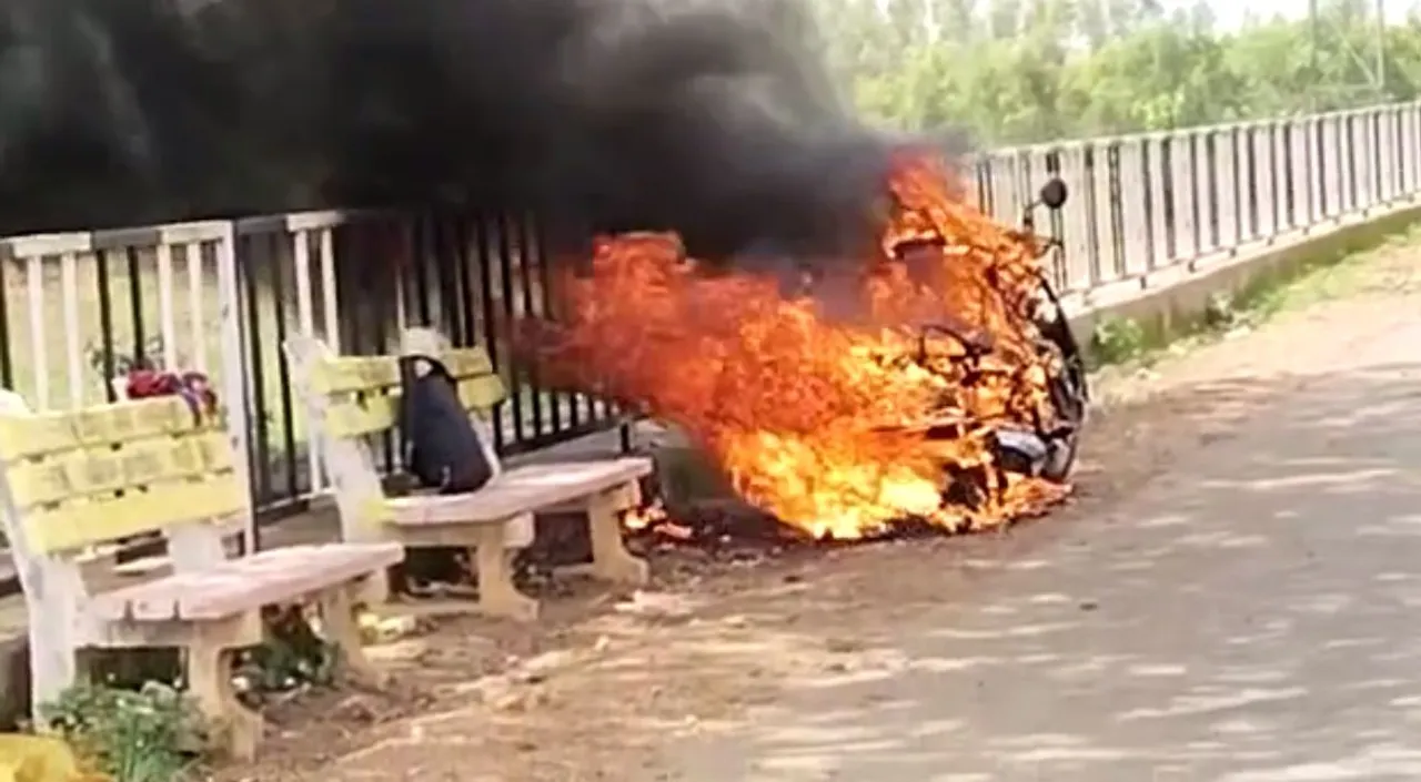  Narrow escape for rider as scooter catches fire in Odisha (Watch Video)