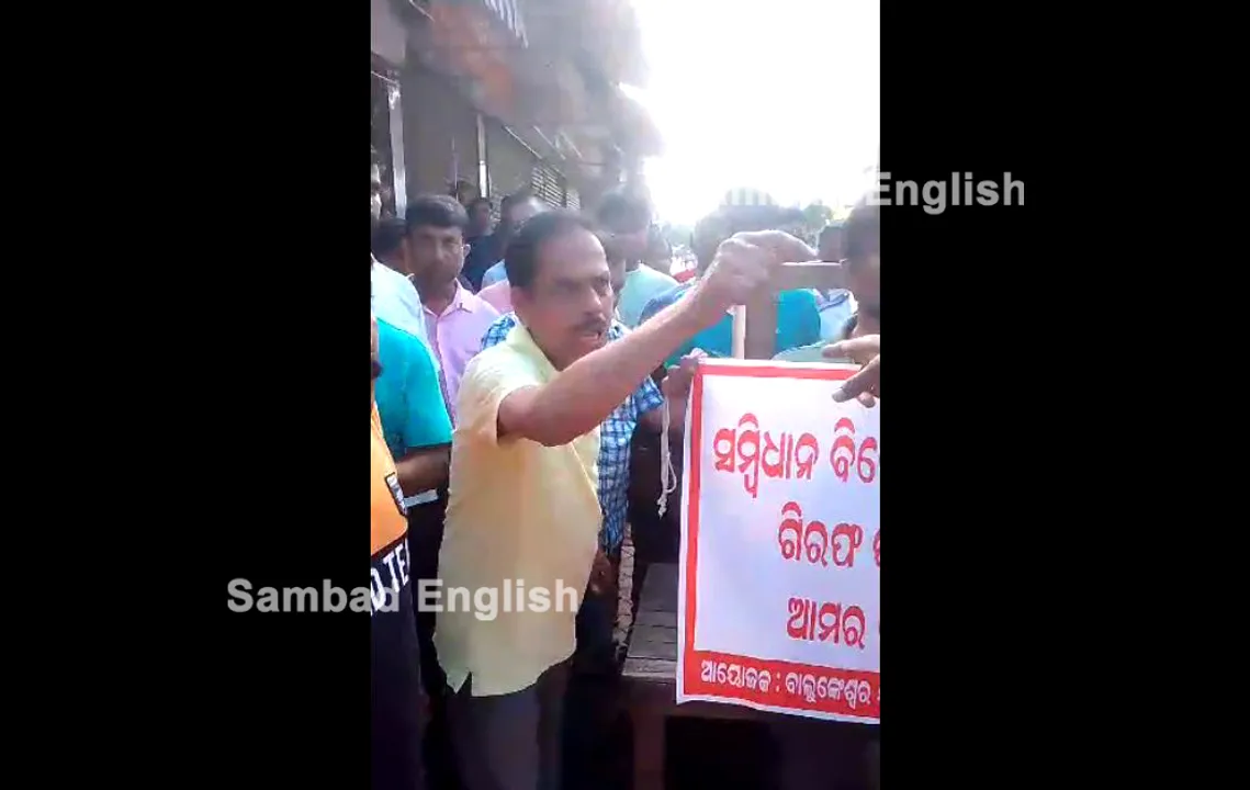  (Watch Video): Face-off triggers in Market Building between permanent shop owners and makeshift vendors