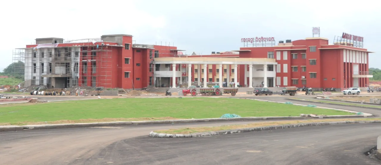  Odisha: Ravenshaw 2nd campus to function from this month; Mayor takes stock