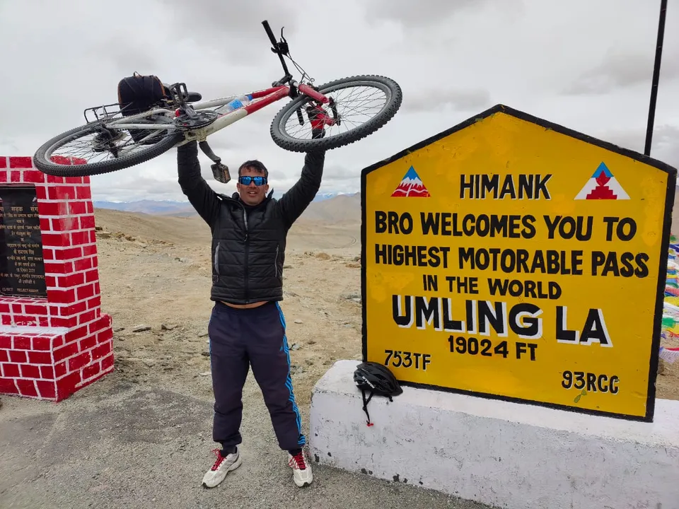  Odisha DFO reaches World's Highest Motorable Umling La Pass on bicycle
