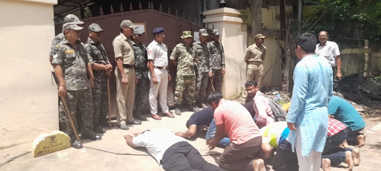  JE-Civil paper leak: Aspirants prostrate before Odisha CM's grievance cell seeking justice