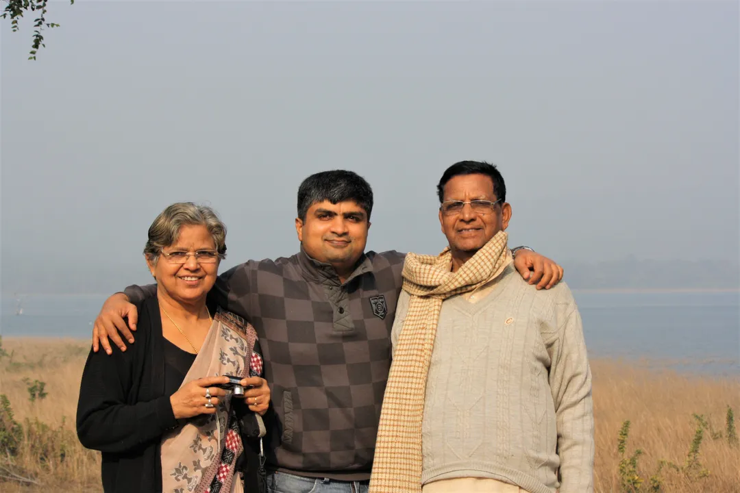  Former Sambalpur MLA Dr. Raseswari Panigrahi with brother and former MP and Minister Sriballav Panigrahi and Sriballav's elder son Priyadarshi (centre) 