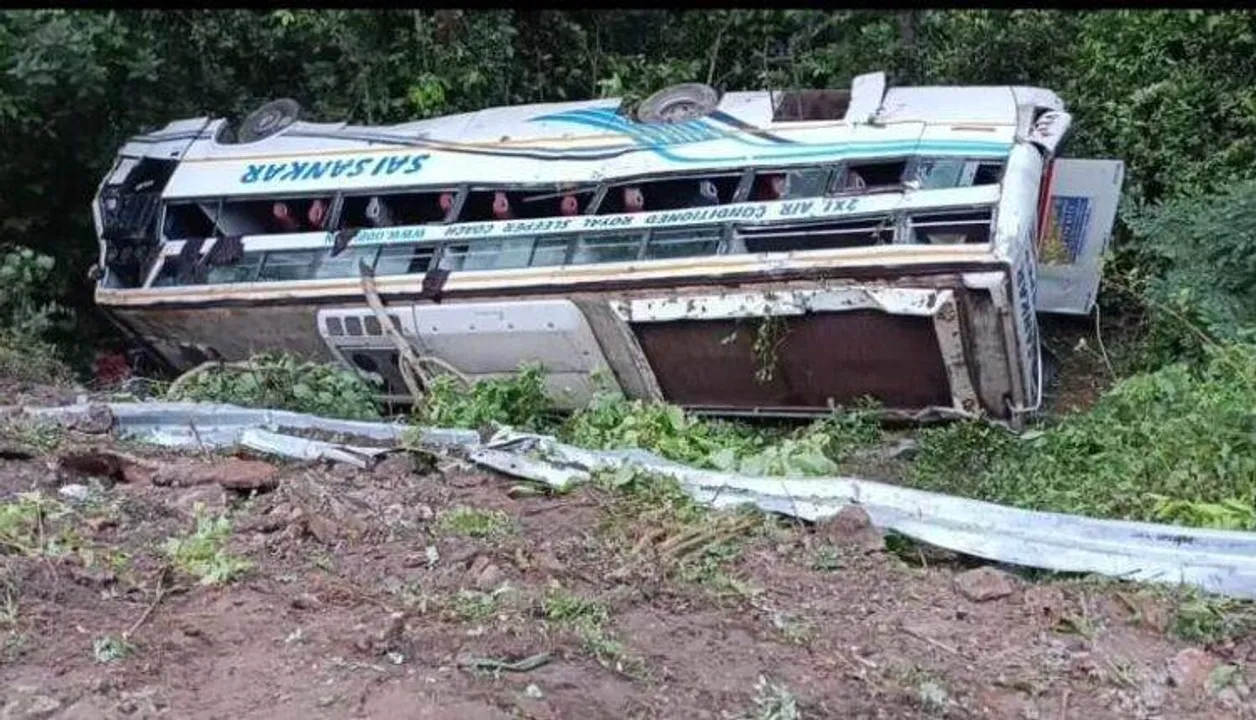  Bhubaneswar-bound bus carrying 50 persons meets with accident in Keonjhar