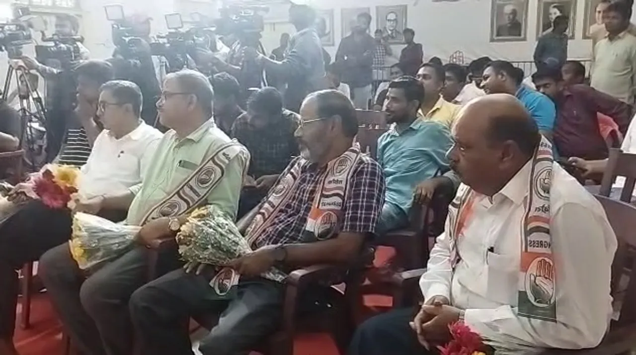  Four retired bureaucrats join Congress in Odisha