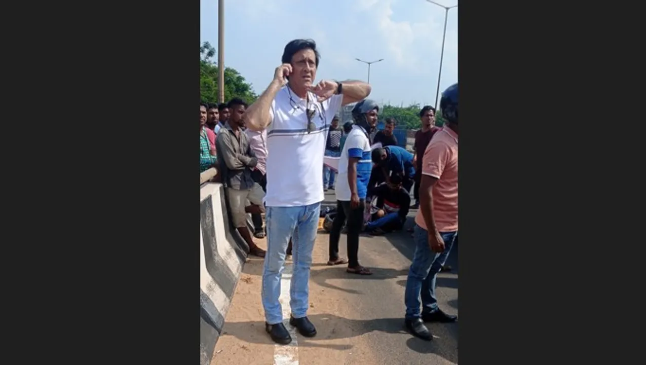  [Watch] Ollywood actor Siddhant turns real life hero for accident victim