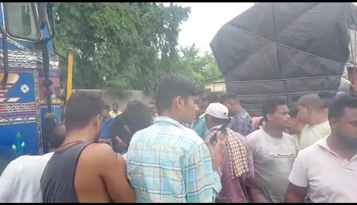  Motorcyclist, pillion rider crushed under truck wheels on NH in Odisha's Angul