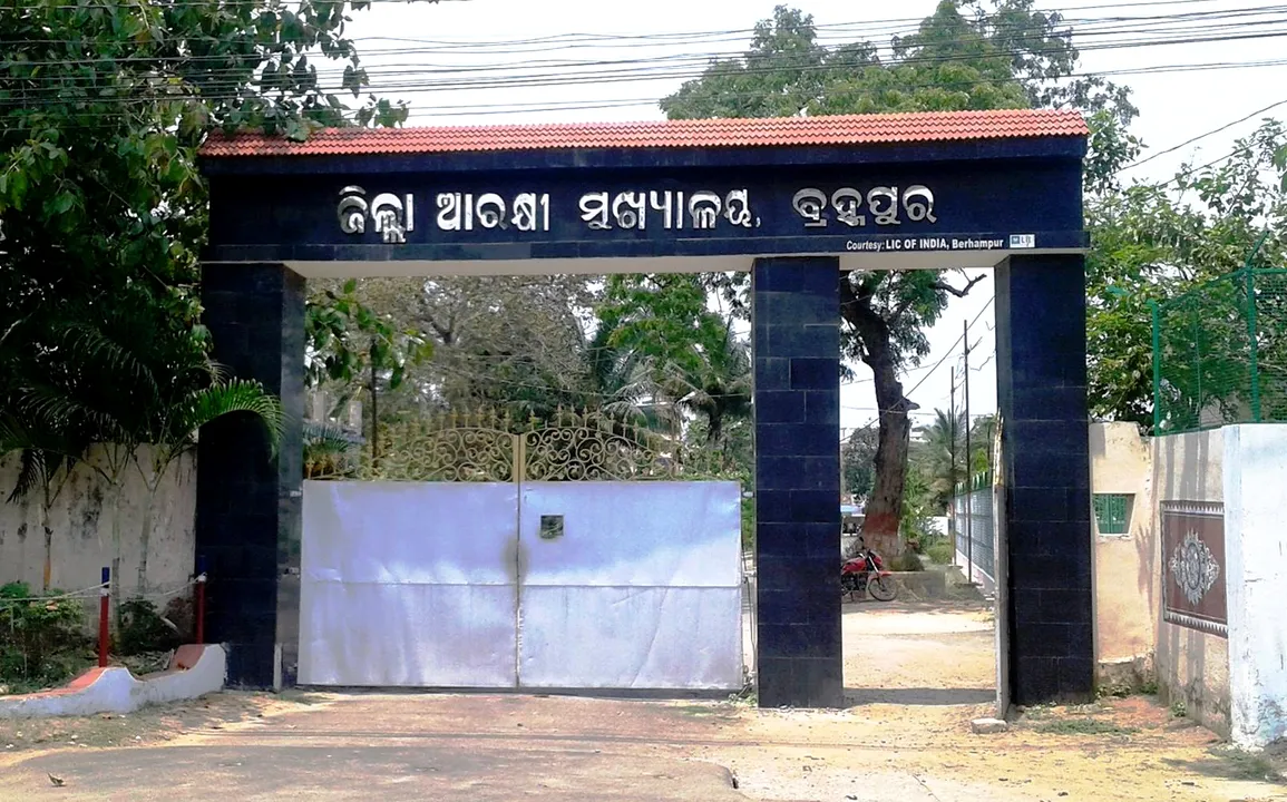  Youth attempts to commit suicide in front of SP office in Odisha’s Ganjam, rescued