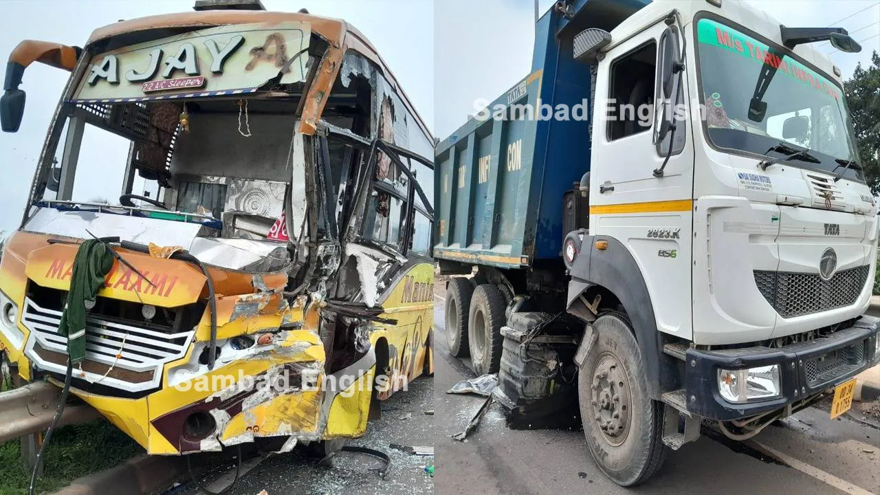  40 passengers narrowly escape as private bus rams into Hyva truck in Odisha’s Jajpur