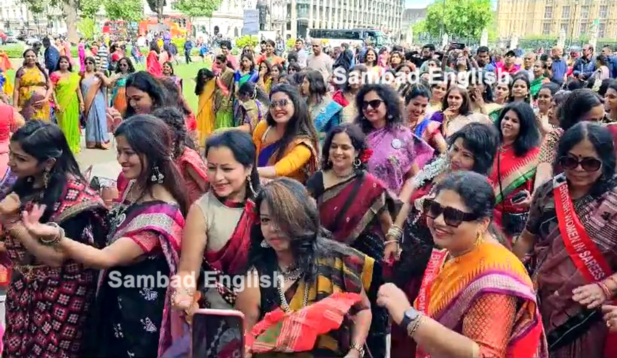  National Handloom Day: Saree-clad Odia women dance to ‘Rangabati Rangabati’ on London streets