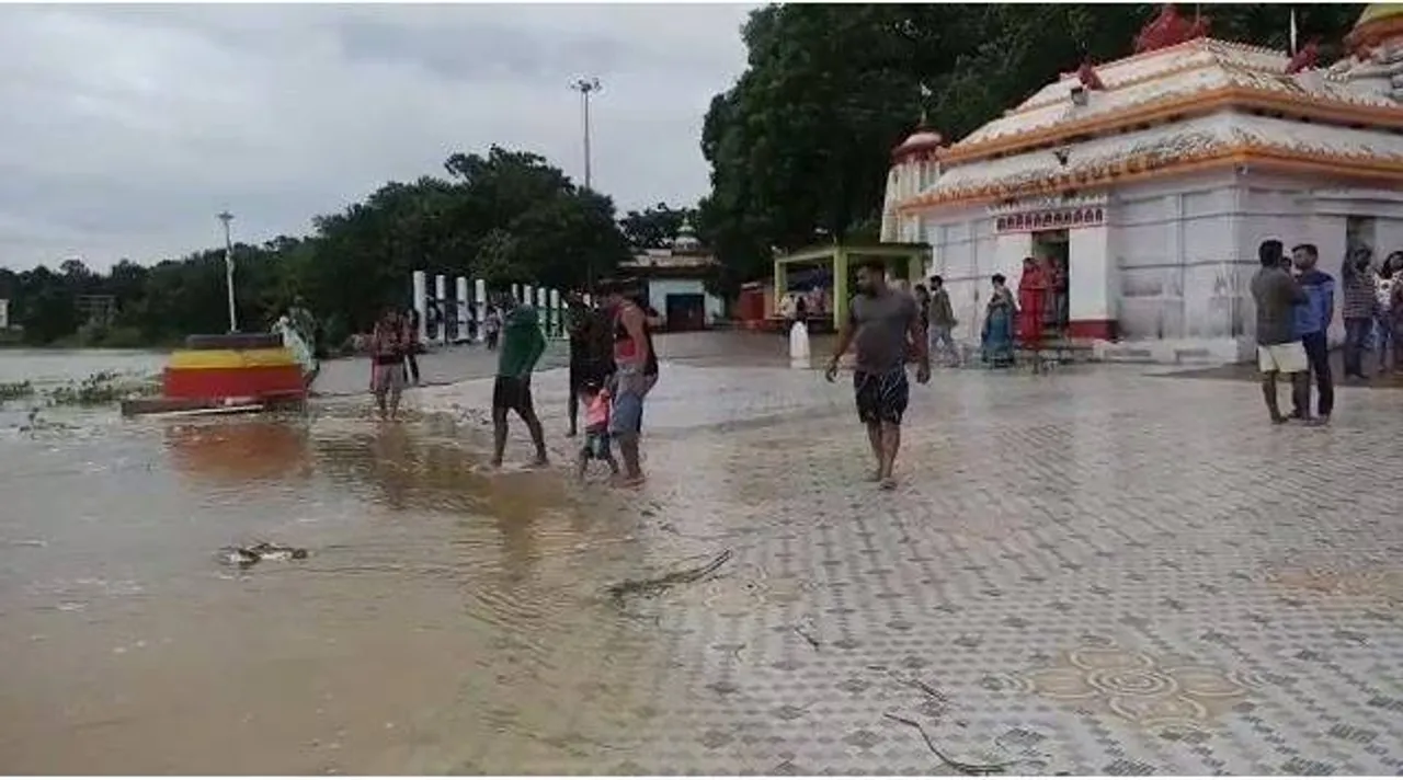  Odisha: Mahanadi floodwater enters Bhattarika temple; idol shifted to Ratnagiri hill (Watch Video)