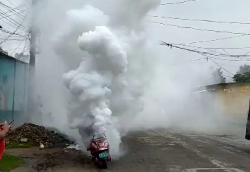  Rourkela: Narrow escape for man as electric scooter catches fire