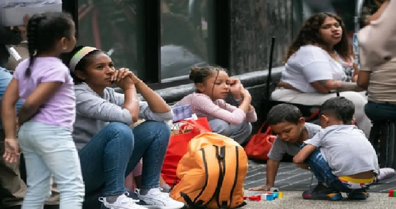  New York struggles to accommodate influx of asylum seekers