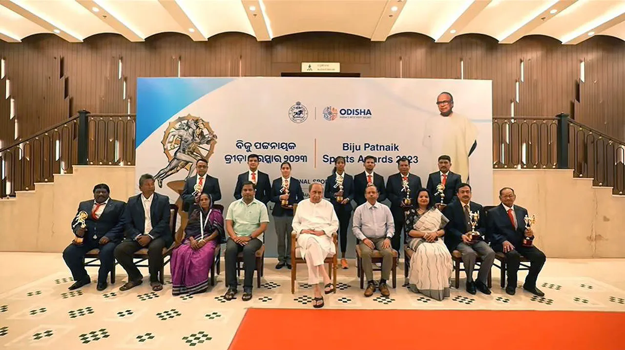  Odisha CM bestows Biju Patnaik Sports Award on cyclist Swasti Singh