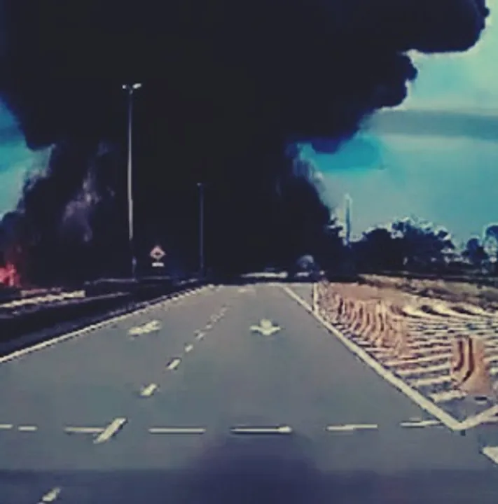  Malaysia: 10 killed as plane crashes on Kuala Lumpur expressway