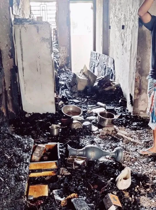  Bhubaneswar: Major fire breaks out in building at Nandan Vihar