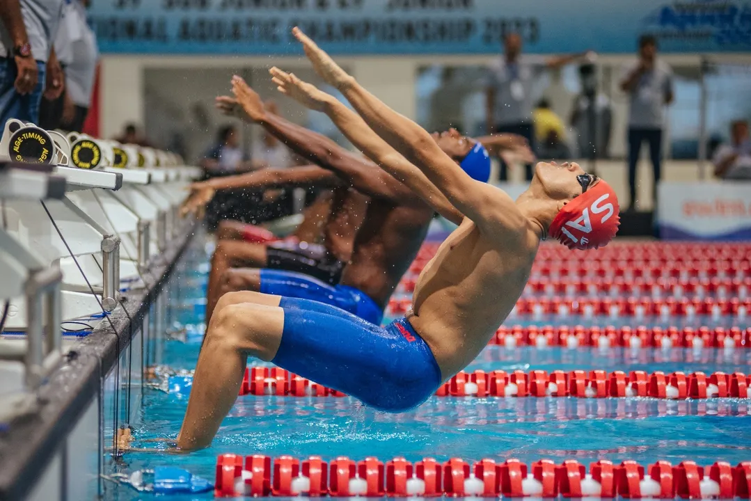  Dhinidhi Desinghu creates new national record in 100m freestyle