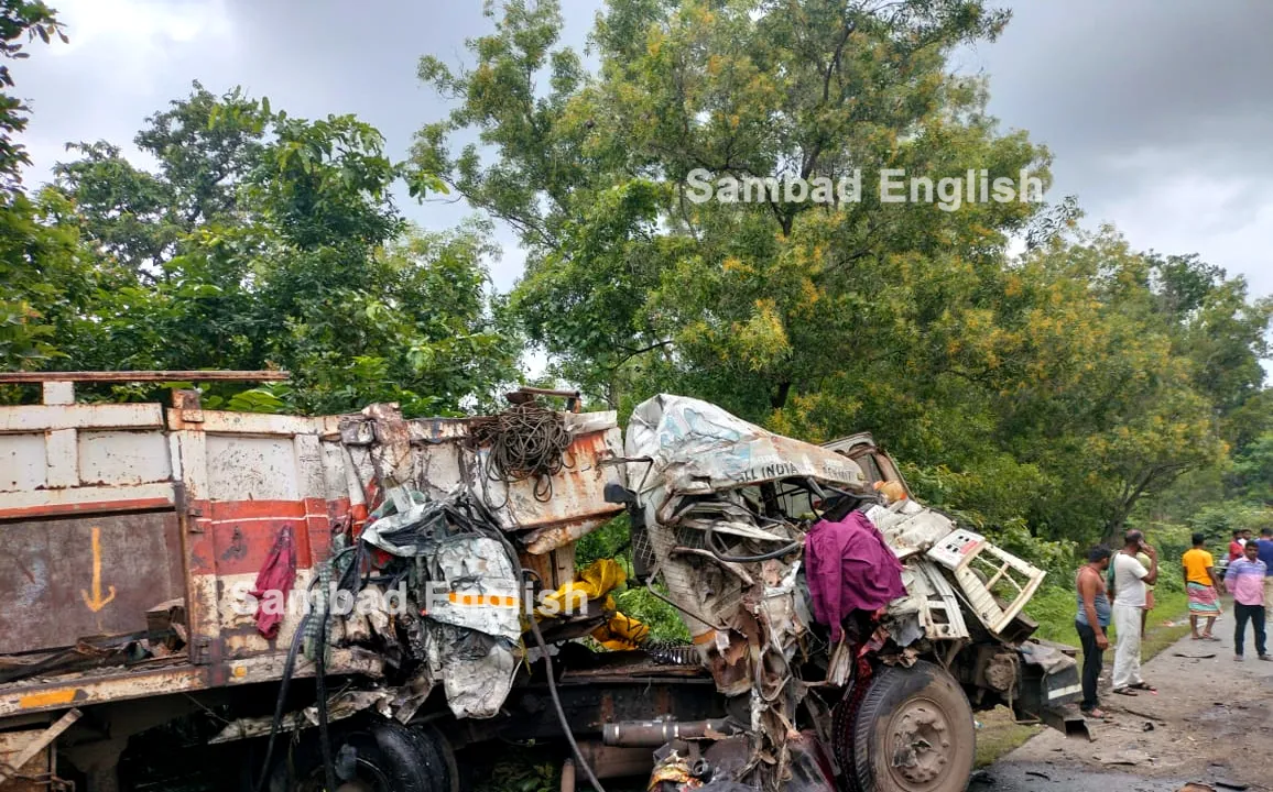  2 drivers dead after speeding trucks collide head-on in Odisha’s Sambalpur