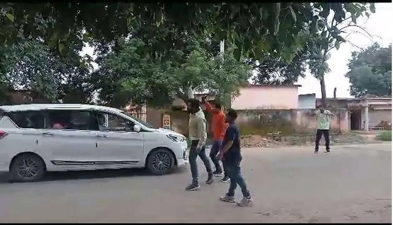  Youth Cong activists wave black flags at 3 Odisha Ministers in Bolangir