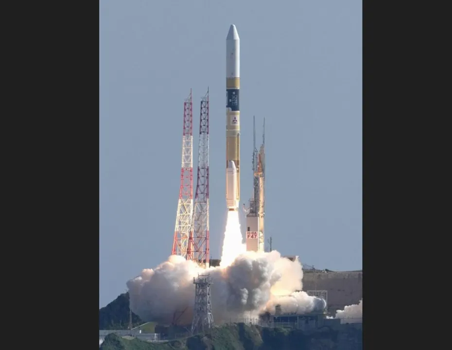 Japan finally launches lunar lander, X-ray mission to Moon
