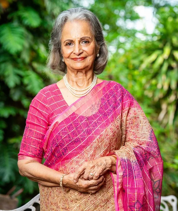  Waheeda Rehman honoured with Dadasaheb Phalke Lifetime Achievement Award