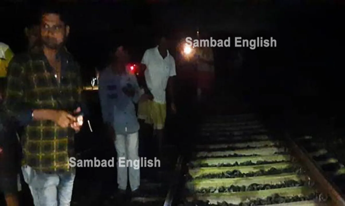  Youth dies after being hit by running DMU train in Odisha’s Mayurbhanj
