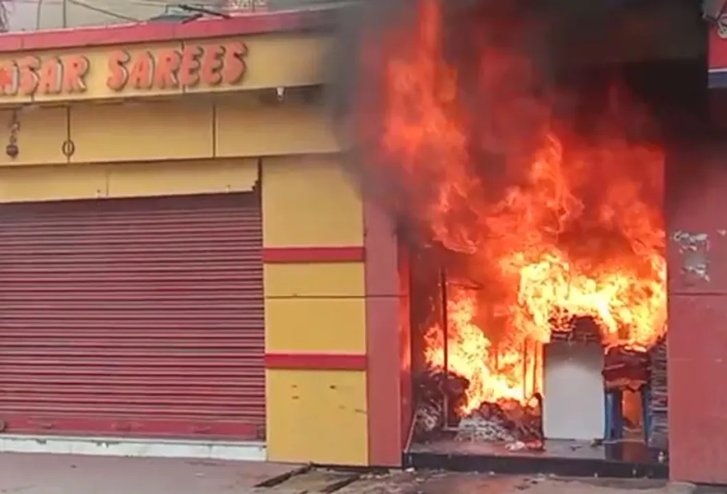  Major fire breaks out at cloth shop in Odisha's Cuttack