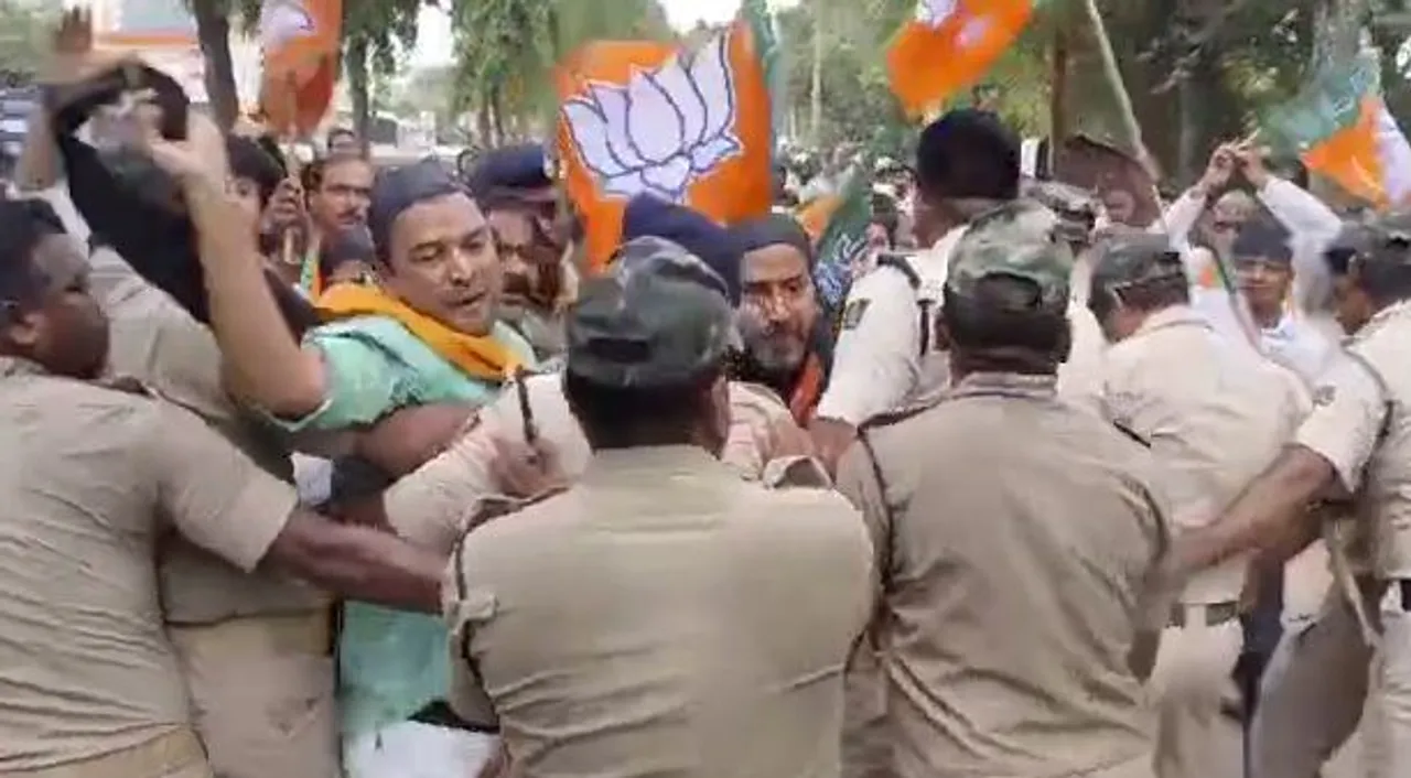  On way to Netaji Bus terminal inauguration, Odisha CM shown black flags