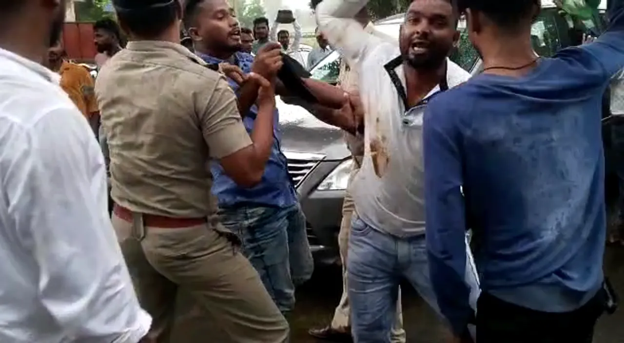  Eggs hurled at three BJD MLAs' vehicles, black flags shown in Odisha